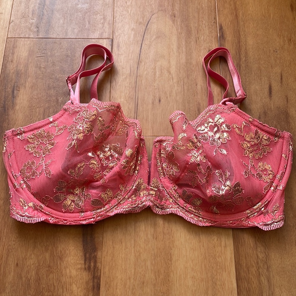 Victoria’s Secret angels unlined lace bra